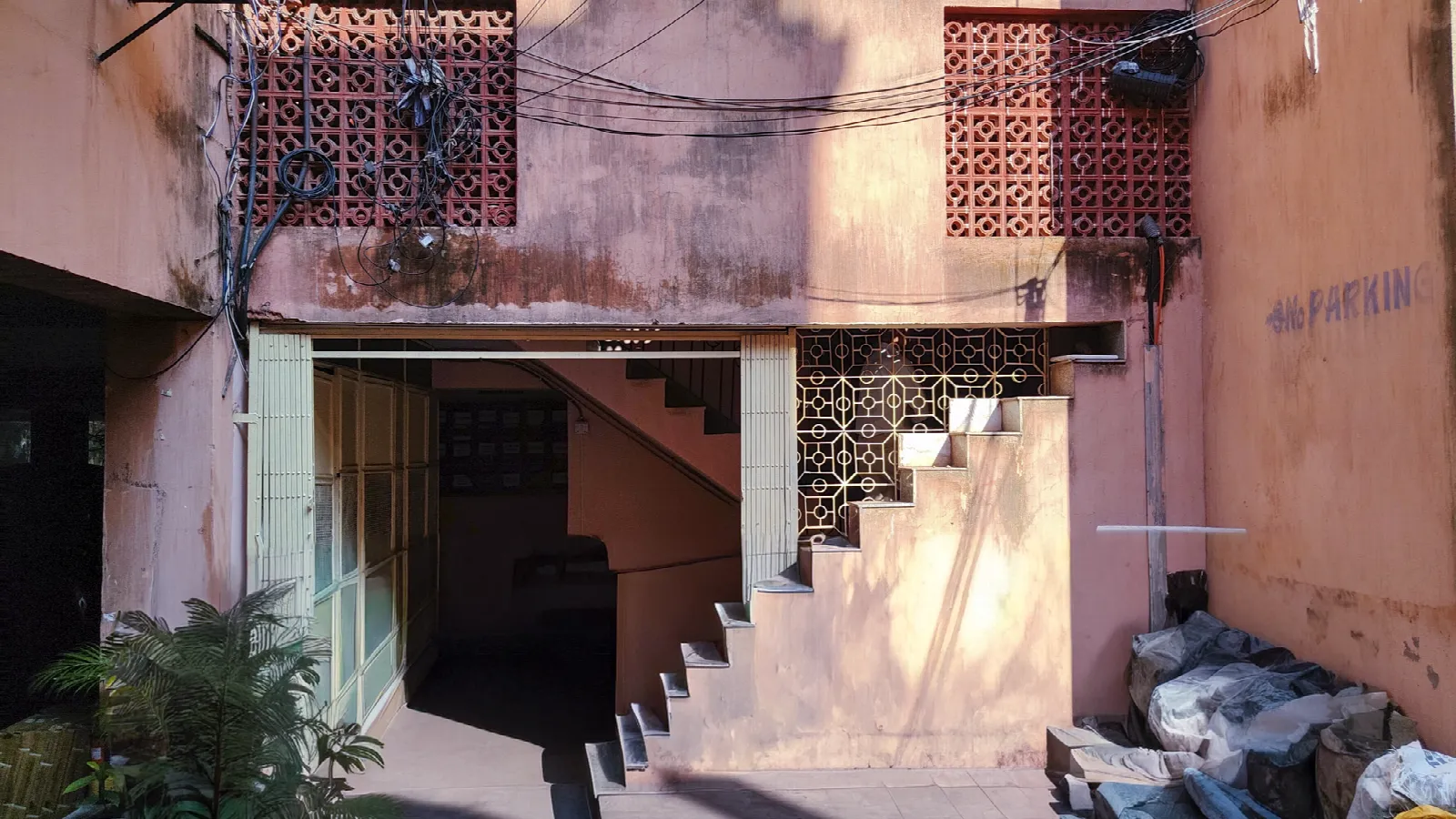 Flat in Beniapukur, Kolkata