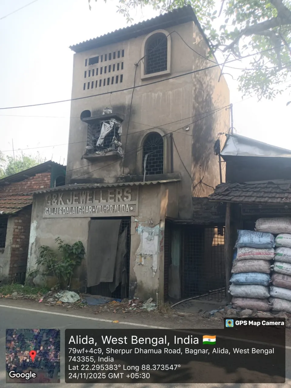 Land And Building in Alida, South 24 Parganas